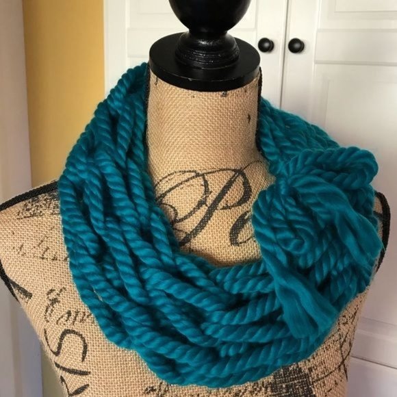 Mun and Me Fashion Handmade Knit Scarf Green Teal Chunky Infinity Scarves NWT - Picture 5 of 5
